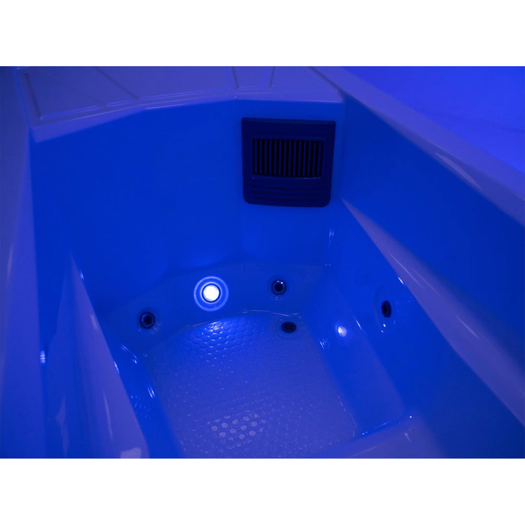 Spacious interior of the Chill Tubs Pro with a water capacity of 700 litres.